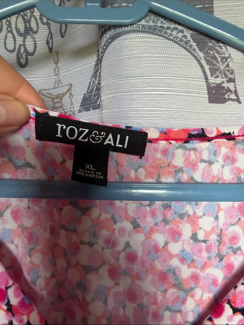 Roz & Ali Pink Multi-Color Sleeveless V-Neck Blouse - Picture 2 of 4